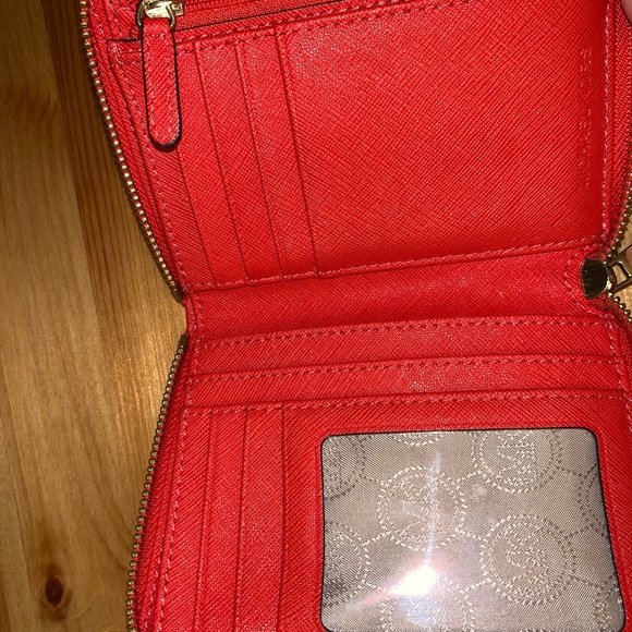 Michael cots red small wallet - pre-owned - Picture 3 of 5